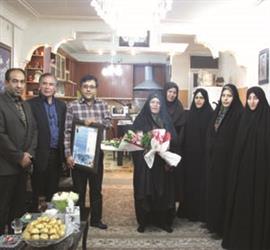 دیدار اعضای شورای اسلامی شهر بجنورد با خانواده شهدا به مناسبت گرامیداشت هفته دفاع مقدس