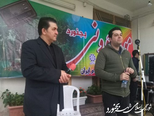 اجرای دومین شب از برنامه رادیویی سراسری موج جوانی با حضور ریاست شورای اسلامی شهر و شهردار بجنورد برگزار گردید.