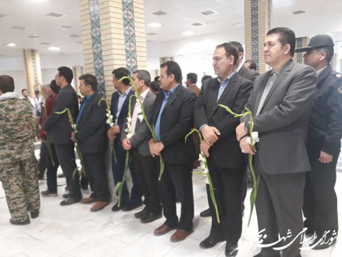 حضور ریاست و اعضای شورای اسلامی شهر بهمراه شهردار بجنورد در مراسم غباروبی و عطرافشانی گلزار شهداء