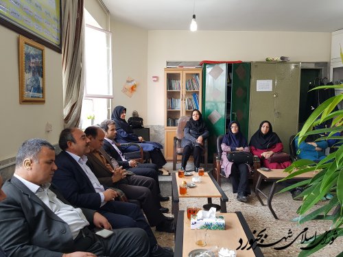 دیدار اعضای شورا اسلامی شهر بجنورد با معلمان و مدیران مدرسه دخترانه فجر به مناسبت روز معلم